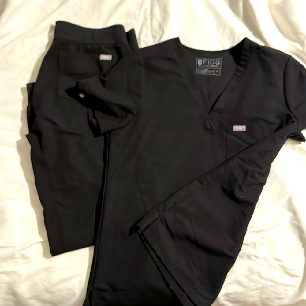 FIGS Zamora Jogger Scrub Pant & Catarina One-Pocket Scrub Top